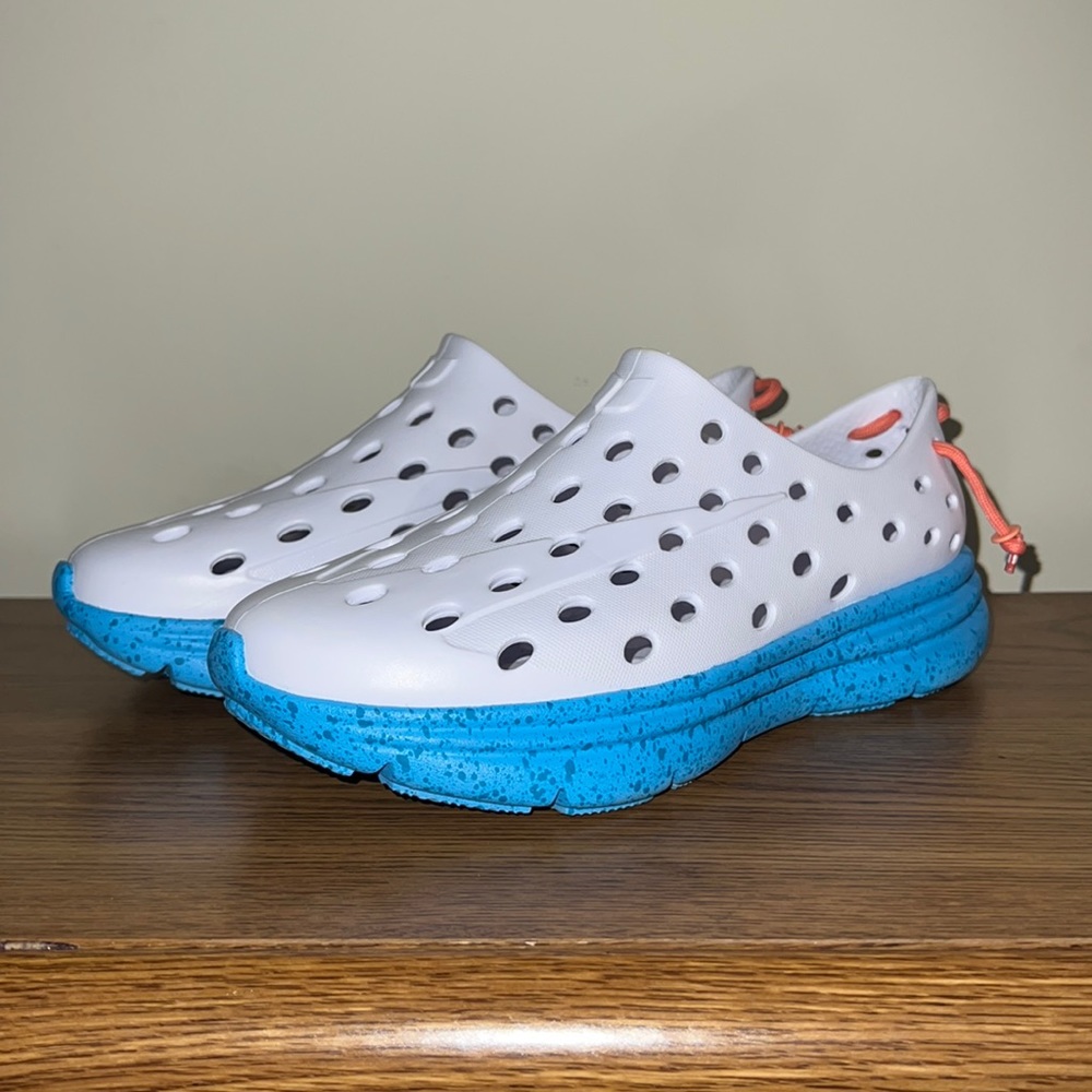 Kane Revive Recovery Shoe | US 8 Women’s US 6 Men’s | EUC | White/Blue/Salmon